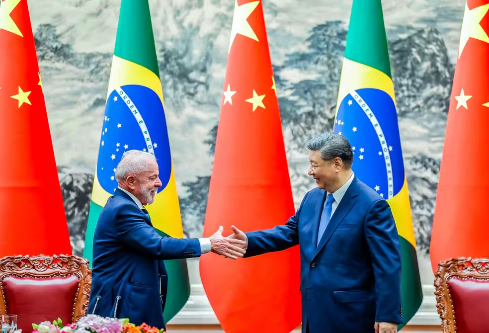 Xi Jinping Parabeniza Lula por Reeleição e Projeta 'Relação Mais Proeminente' Entre China e Brasil