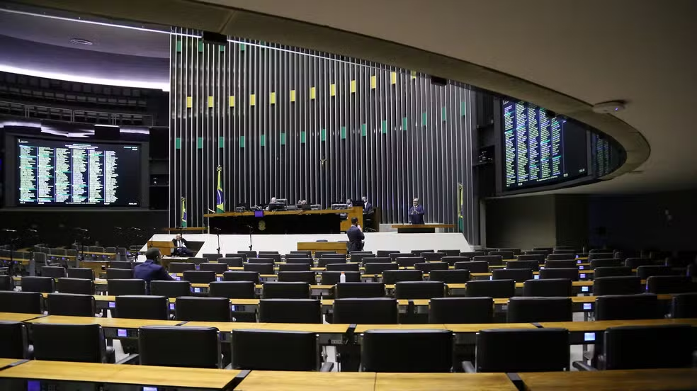Concentração Extrema de Votos em Estrelas do PSOL Fracassa nas Bancadas e Deixa Partido sem Fundo Partidário