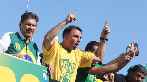 Flávio Bolsonaro Confirma Presença no Debate da Globo e Desafia Lula para Confronto Direto