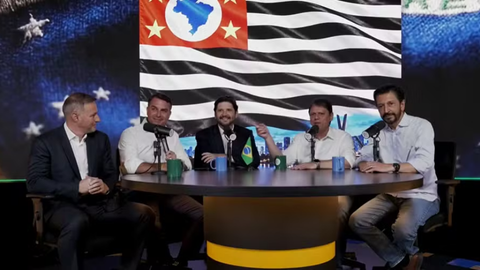 Flávio Bolsonaro Reúne Tarcísio e Aliados em Superlive Após Campanha de Lula Acionar TSE Contra Canal