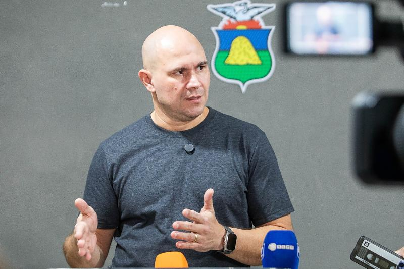 Abilio Diz Que 'Só Resta Orar' Após Derrota de Flávio, Vê Futuro Incerto e Pede Fim de Manifestações
