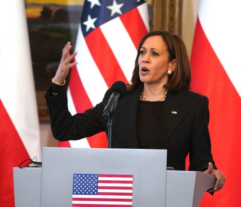 Kamala Harris Ganha Apoio de Bill e Hillary Clinton após Desistência de Biden, mas ainda Não Conta com Apoio de Obama