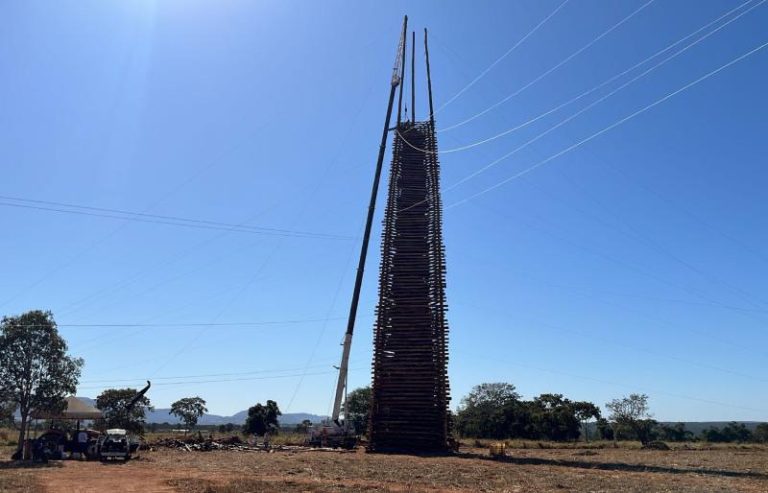 Fogueira de Pontal do Araguaia Quebra Recorde e se Torna a Maior do Brasil