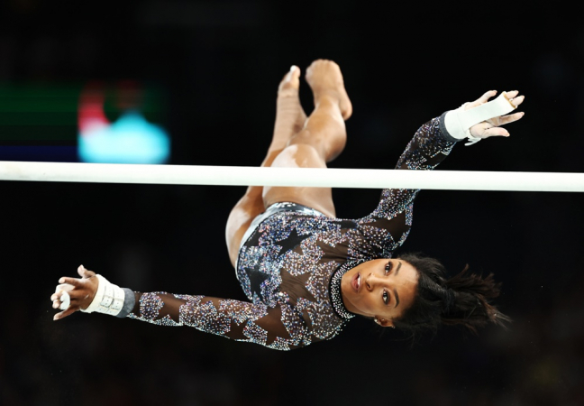 Simone Biles Dá Sustos, Mas Domina Eliminatórias da Ginástica Artística no Retorno à Olimpíada