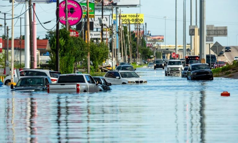 Tempestade Tropical Beryl Causa Apagão em Quase 3 Milhões de Residências e Empresas nos EUA