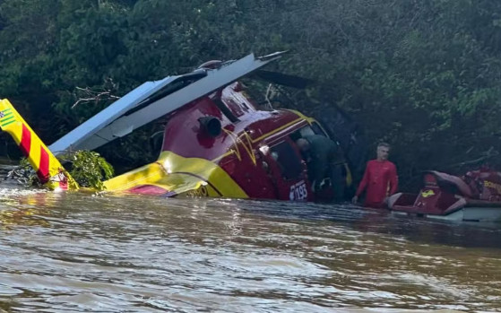 Helicóptero do Corpo de Bombeiros Faz Pouso Forçado no Rio Araguaia