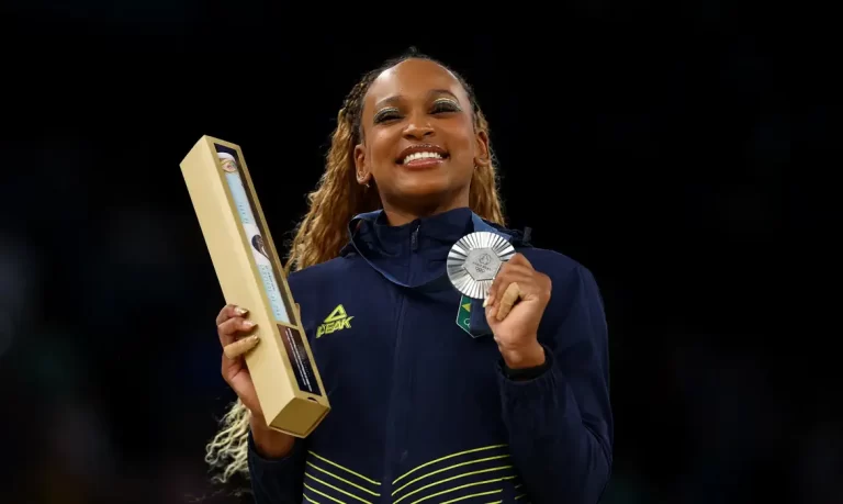 Rebeca Andrade Faz História em Paris-2024 com Medalha de Prata no Salto