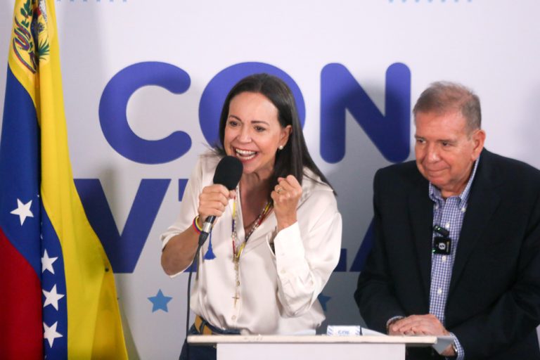 María Corina Machado Entra na Clandestinidade e Convoca Protestos na Venezuela