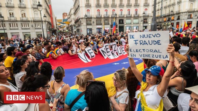 Maduro Reforça Repressão em Protestos e Critica Oposição Durante Comício em Caracas