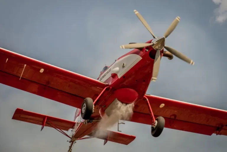 Bombeiros Combatem Incêndio na Estrada de Chapada com Apoio Aéreo e Divisão em Quatro Frentes