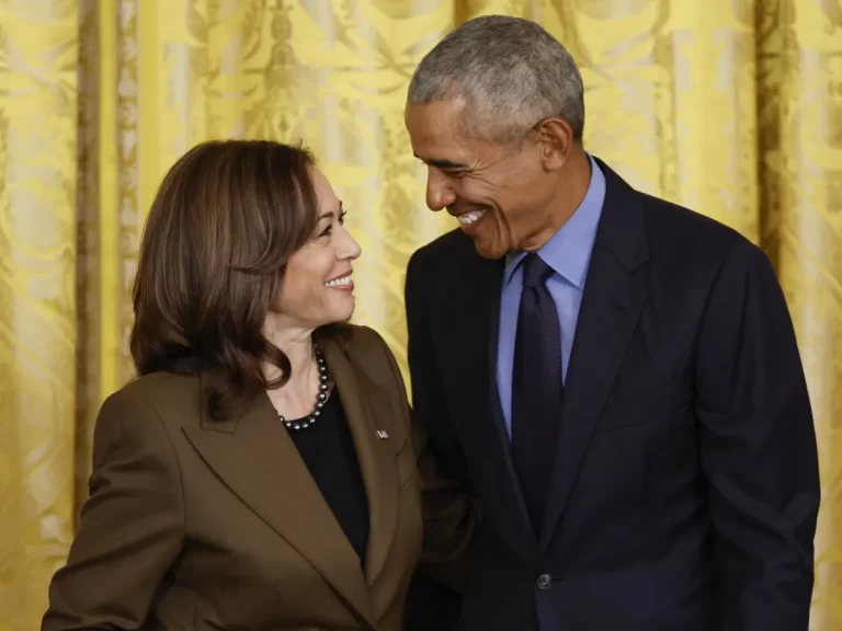 Barack Obama e Michelle Apoiam Kamala Harris na Convenção Democrata