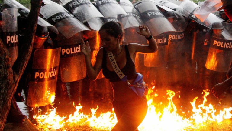 Maduro Associa Protestos Contra Resultado Eleitoral a Líder de Grupo Criminoso