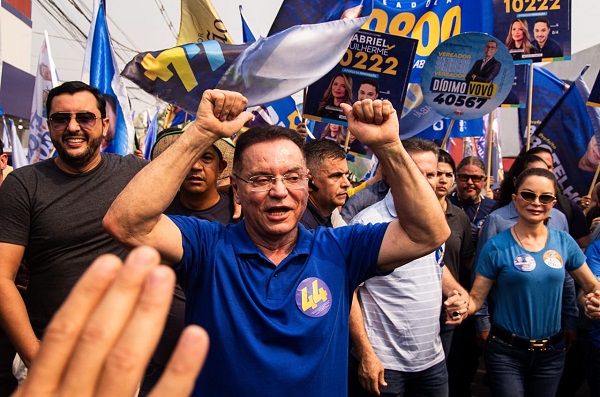 Botelho lidera com 44,8% dos votos válidos em pesquisa deste sábado; Abilio segue em segundo com 27,9%