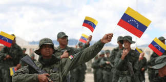 Venezuela prepara “guerra de guerrilha” e caos urbano em caso de invasão dos EUA, revela agência