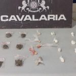 Cavalaria da PM prende homem por tráfico de drogas em Cuiabá